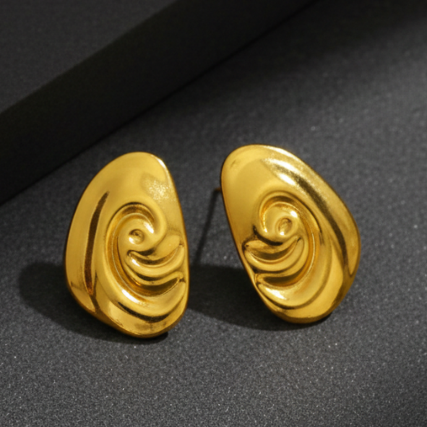 Abstract Swirl Pendant Necklace Set – Chic, Anti-Tarnish Stainless Steel Jewelry for Women